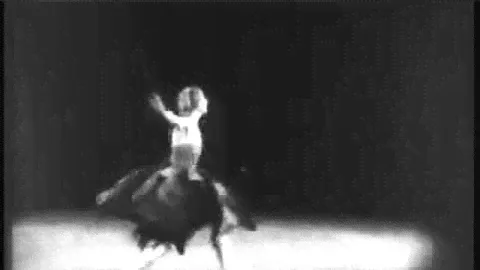 Танцует АННА ПАВЛОВА.flv